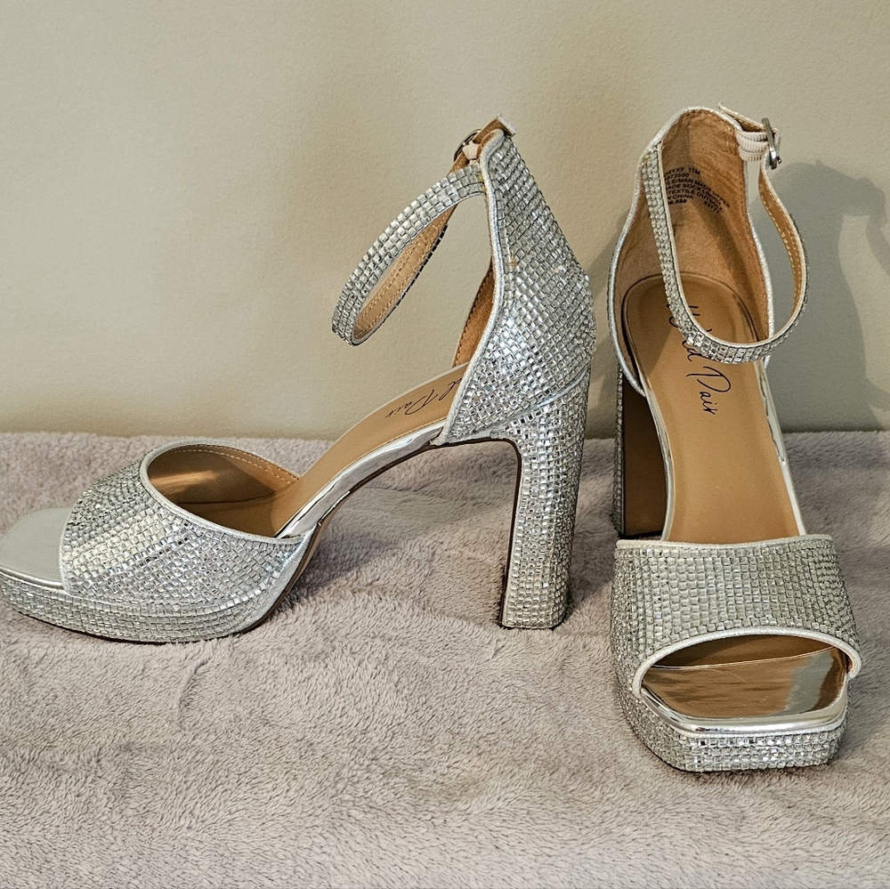 New Wild Pair Metallic Sandal